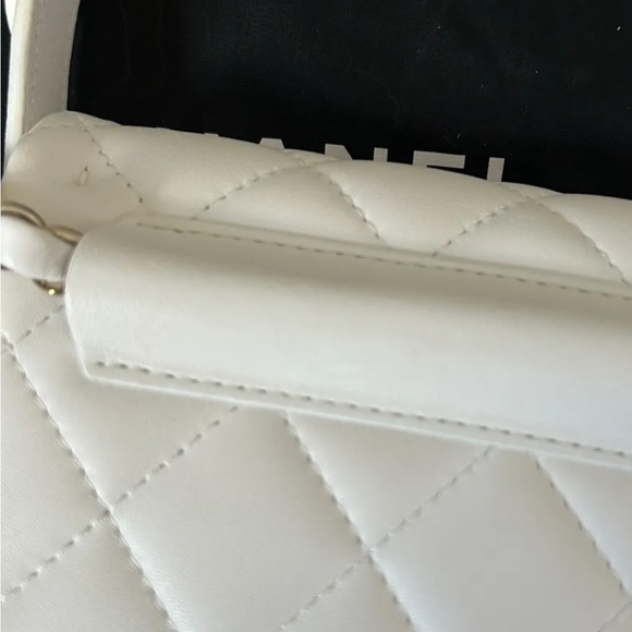 White Chanel butter soft leather in beautiful condition - Picture 7 of 12